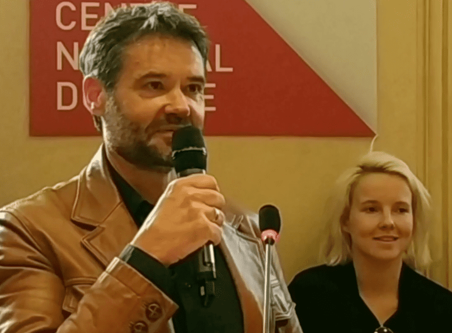 Franck bouysse au micro lors de la remise de son prix