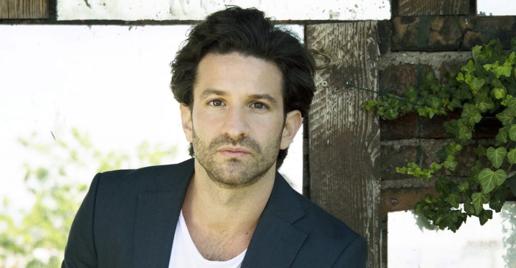 Portrait de Miguel Bonnefoy, parrain du Prix des Libraires 2022